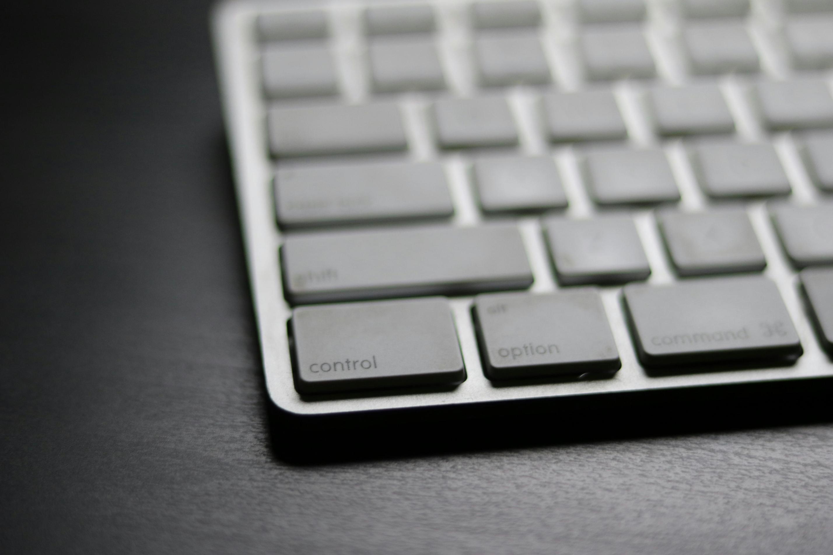 wie man die Optionstaste auf dem Mac mit der iClever-Tastatur benutzt