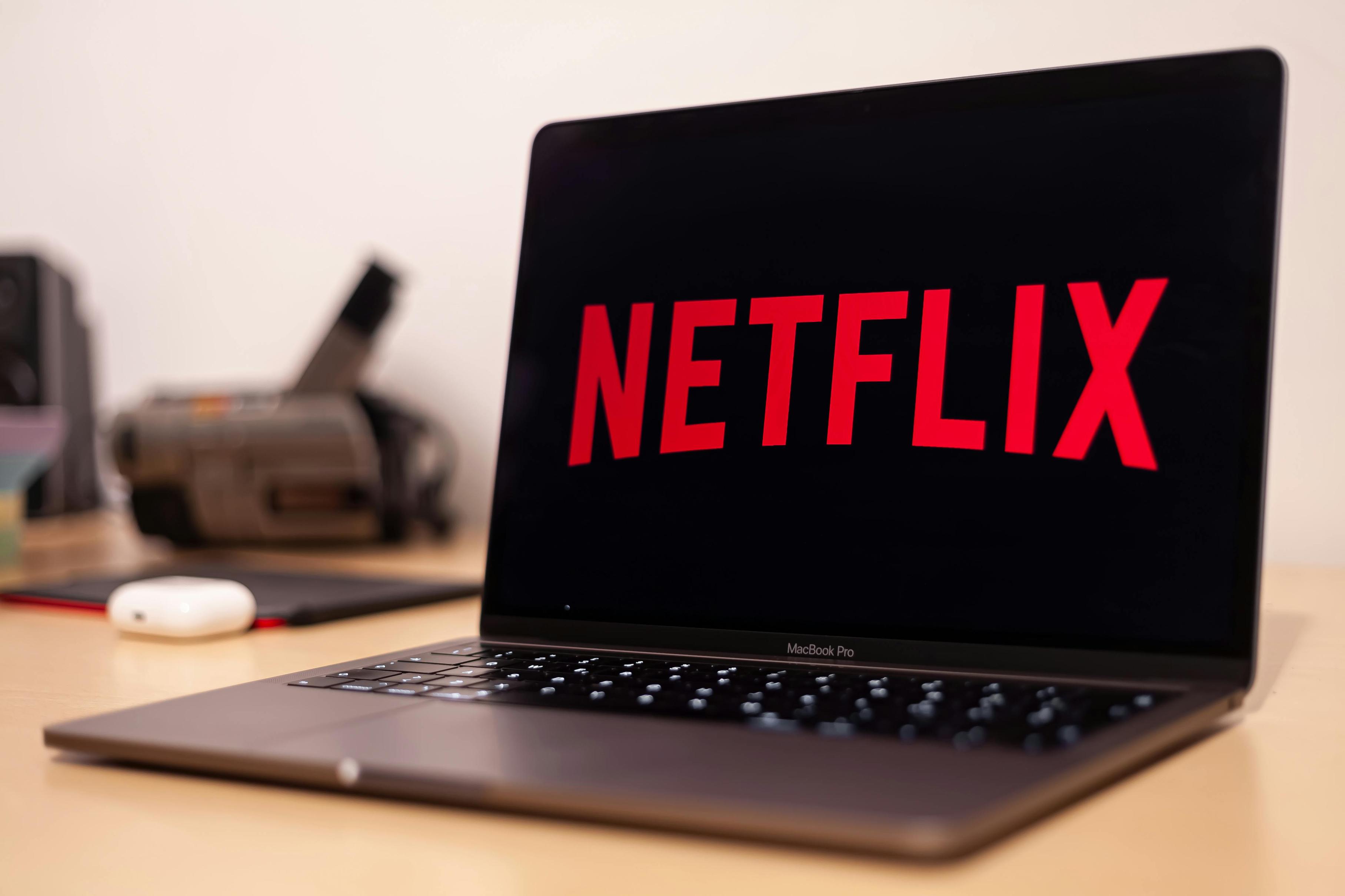 wie man Filme auf Netflix auf Laptop herunterlädt