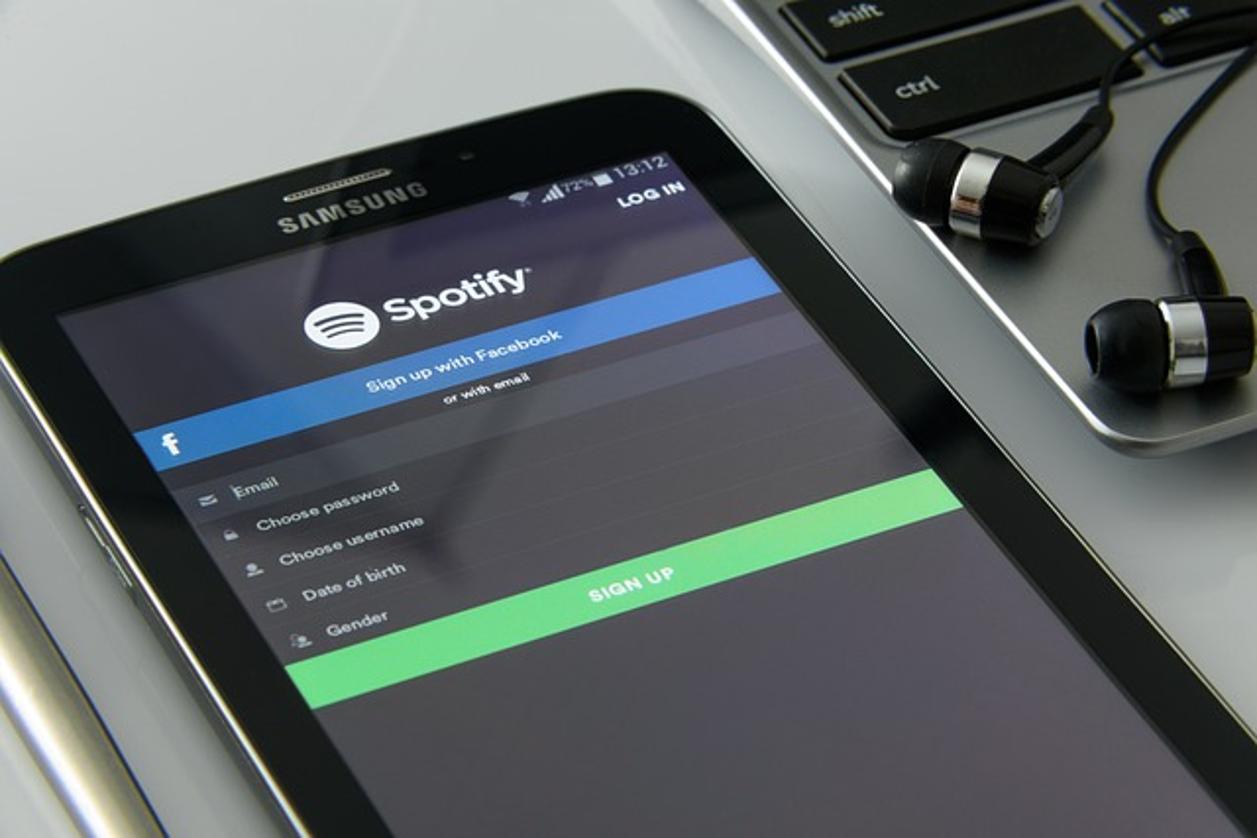 как сделать Spotify на полный экран на ноутбуке